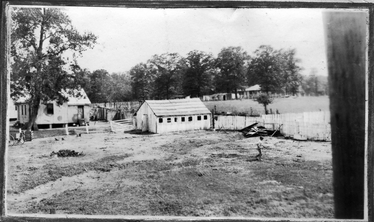 069~L. L. Dismeeke New Barn Apr 1921.jpg